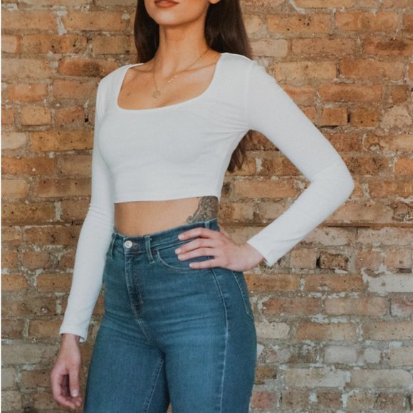 Fitted Scoop Neck Crop Top - Picture 4 of 5